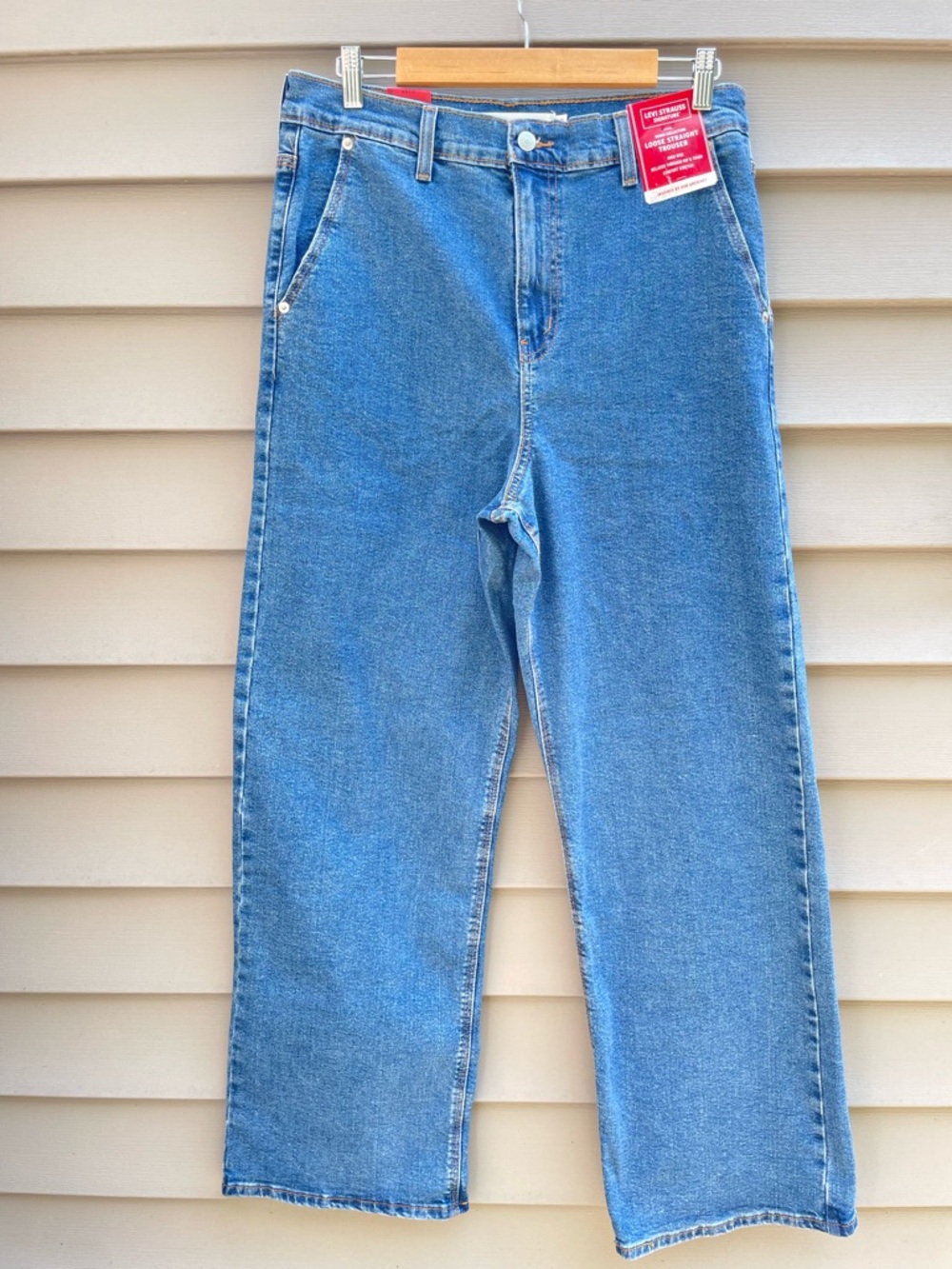 Levi's women’s Light Blue high rise loose Straight-Leg Jeans, size 12